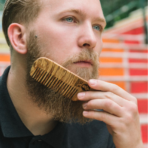 peigne pour barbe hetre soin de la barbe 2