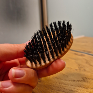 brosse à barbe en hetre rouge, et poil de sanglier